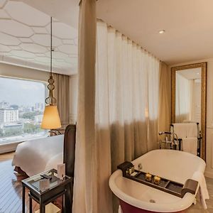 Grand Deluxe King Room